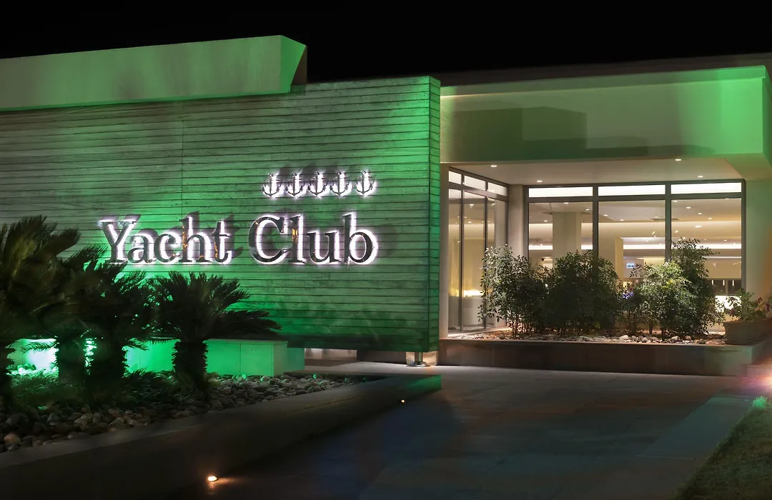 Yacht Club-1