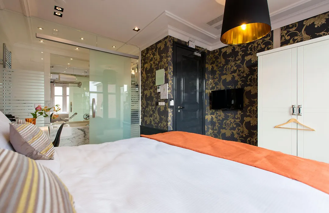Amsterdam Canal Hotel-1