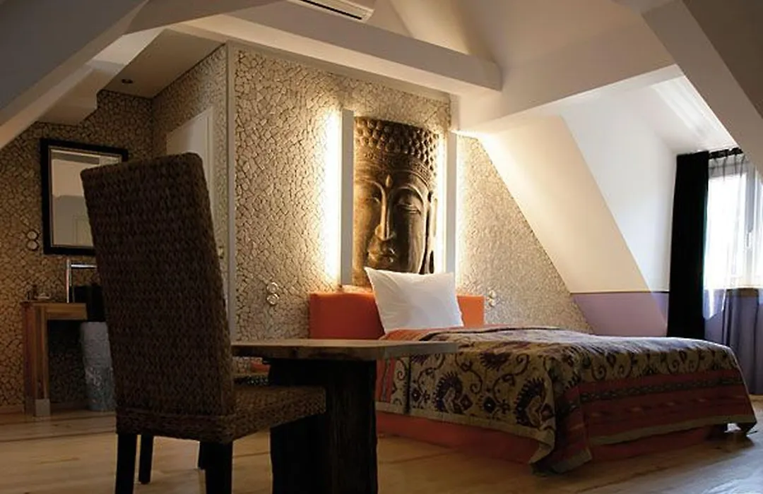 Hip Hotel-1