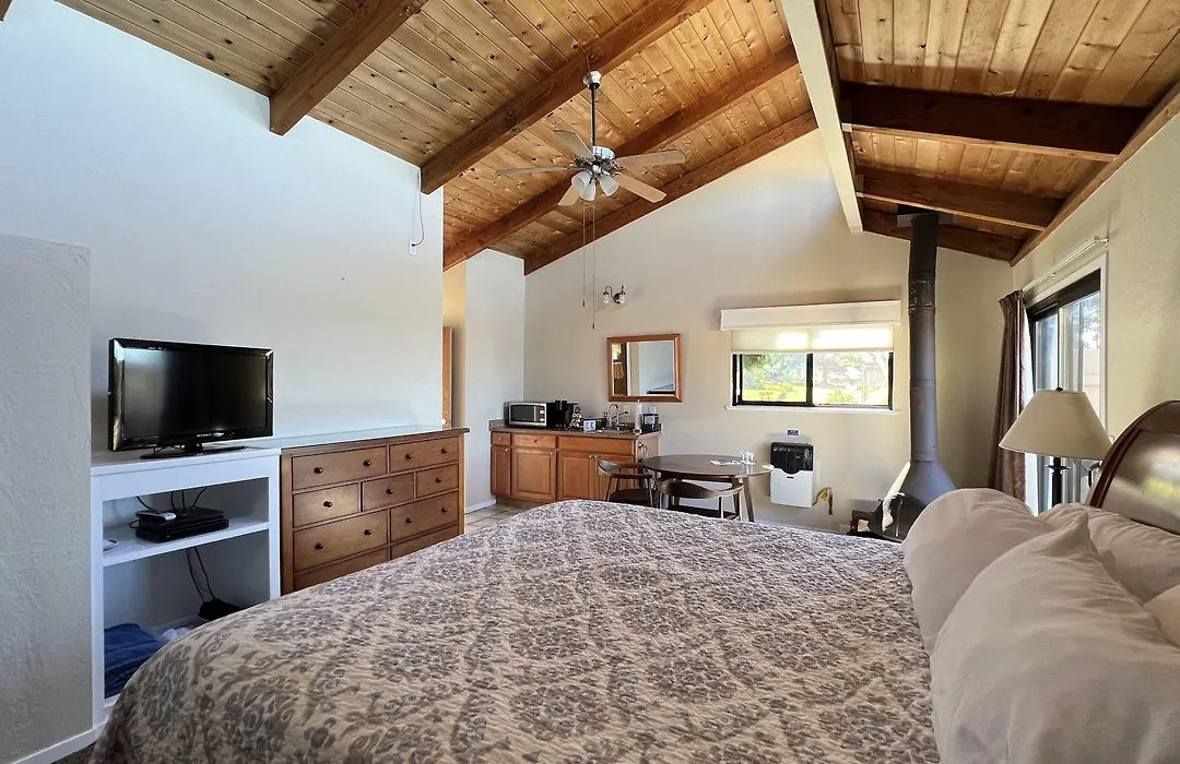 Fort Ross Lodge-1