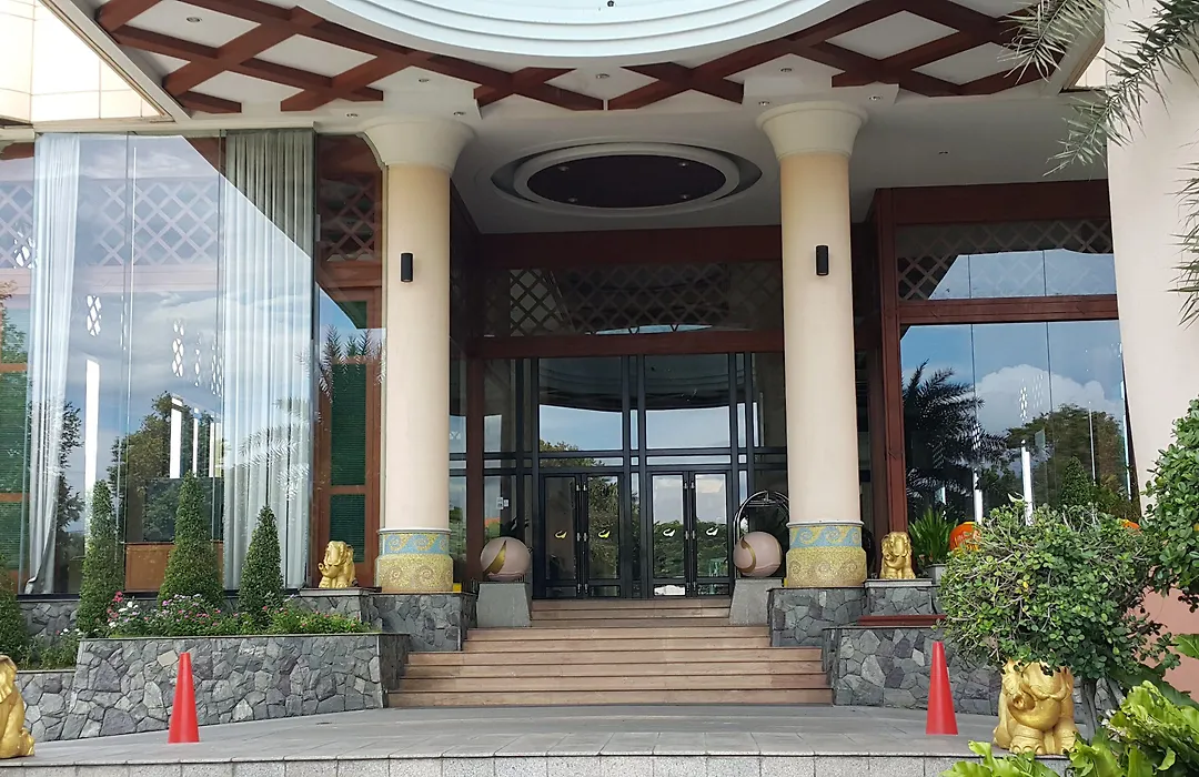 Long Beach Garden Hotel & Pavilions-1