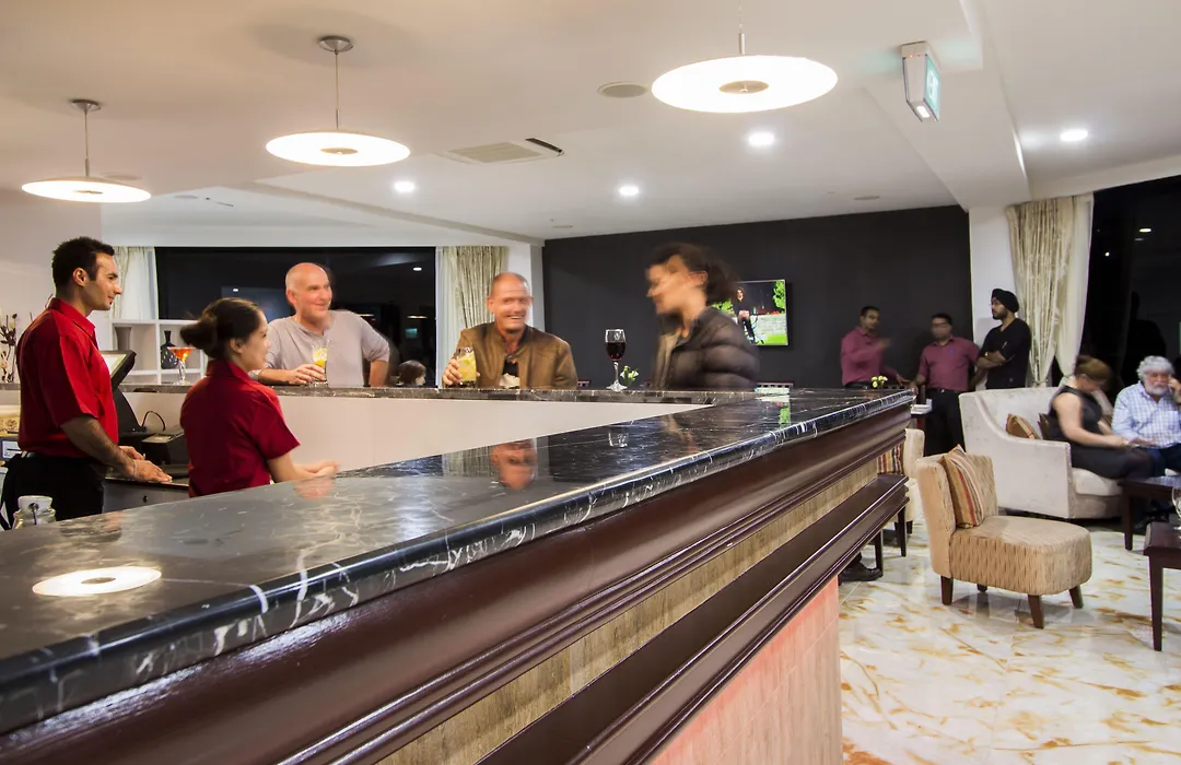 Vr Queen Street Hotel & Suites-1