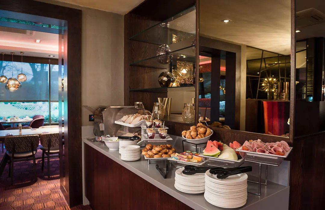 Carlton Hotel-1