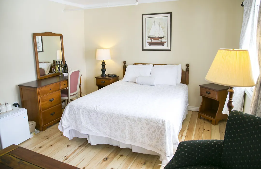 Lanes Privateer Inn-1