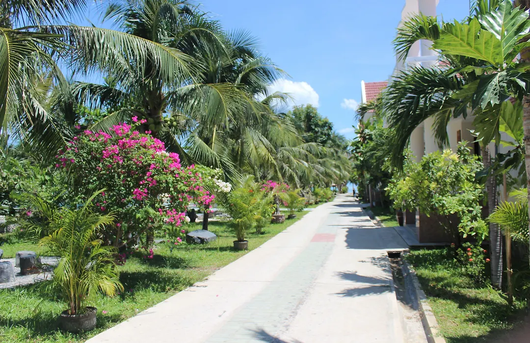 GM Doc Let Beach Resort&Spa-1