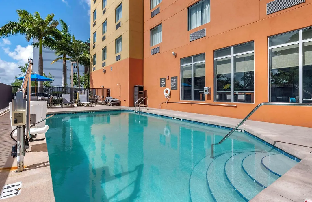 Comfort Suites Fort Lauderdale Airport South & Cruise Port-1