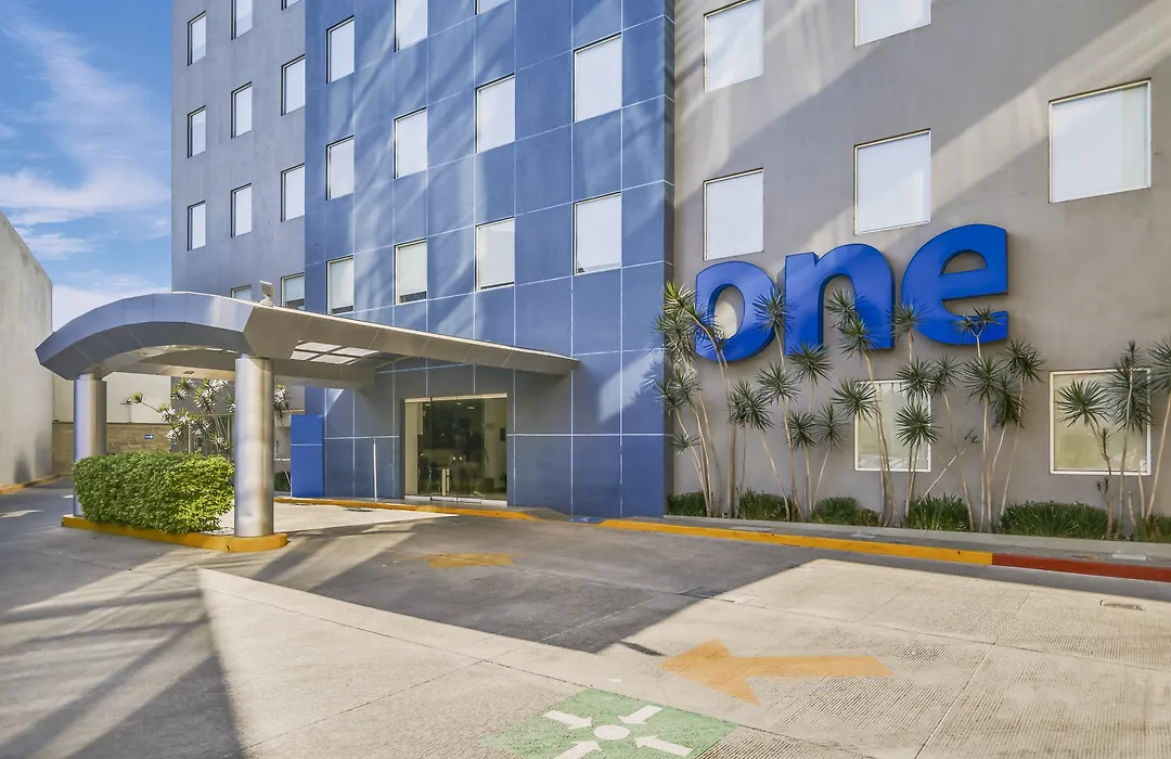 One Leon Poliforum-1
