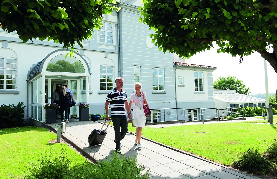 Sixtus Sinatur Hotel & Konference-1