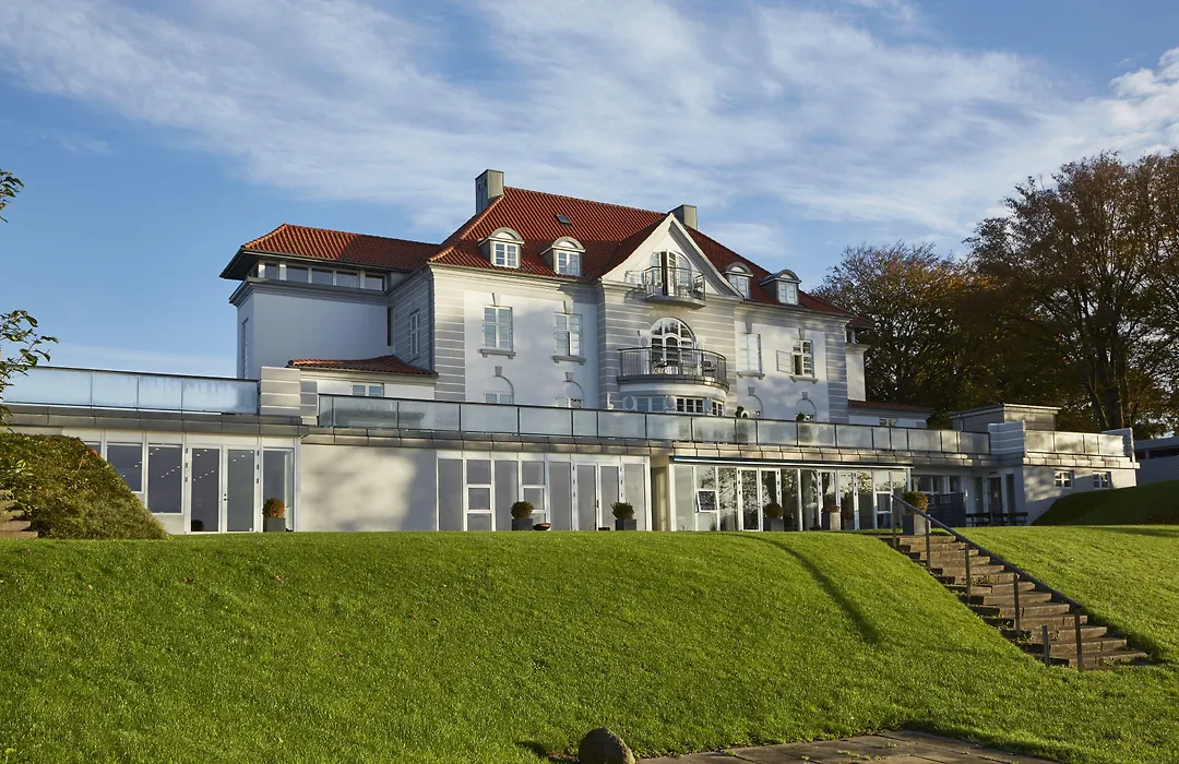 Sixtus Sinatur Hotel & Konference-1