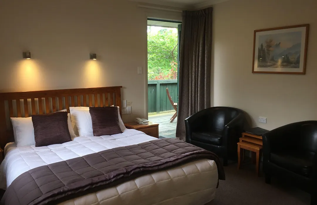 Lake Roxburgh Lodge-1
