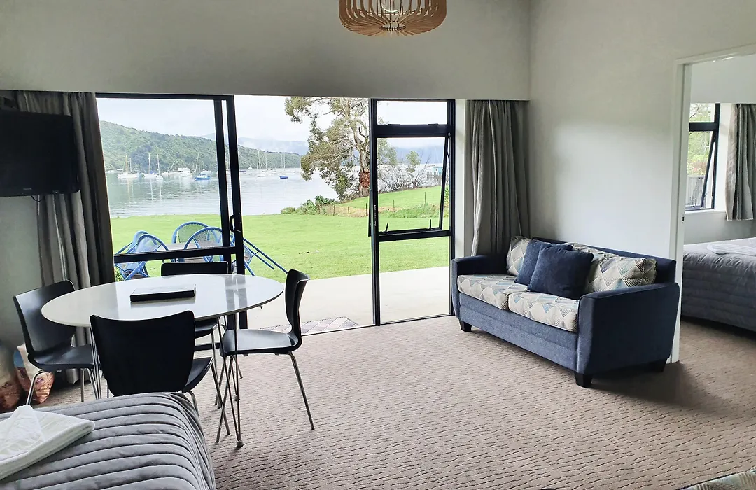 Bay Vista Waterfront Motel-1