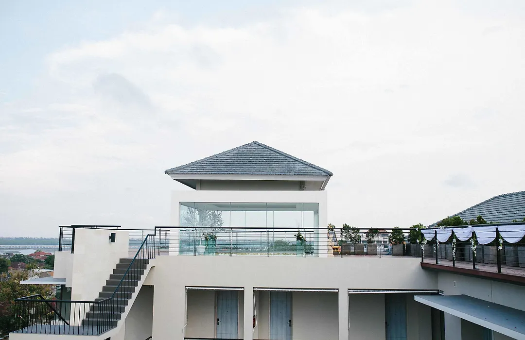 Mahogany Hotel-1
