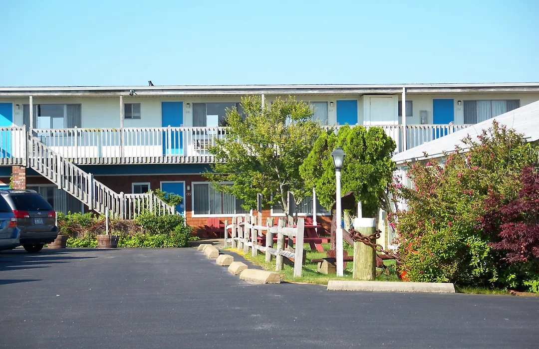 Blue Sea Motor Inn-1
