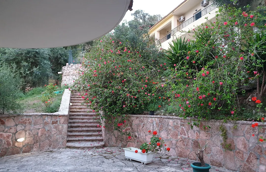 Amfitriti Hotel & Studios-1