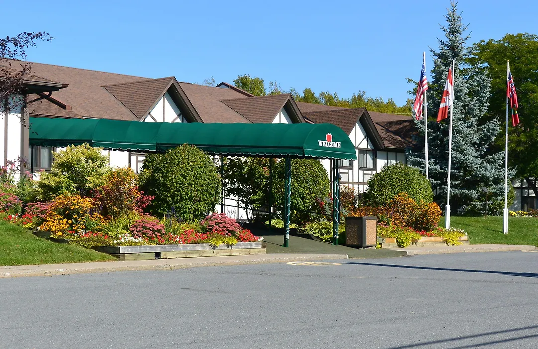 Mcintosh Country Inn & Conference Centre-1