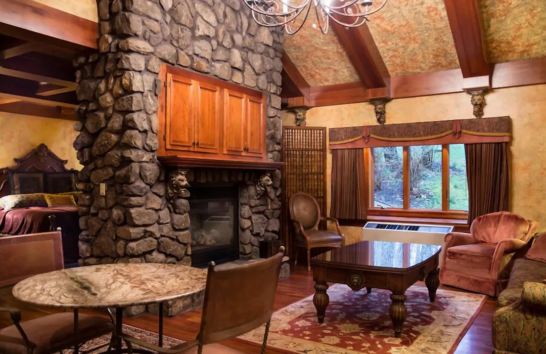Landoll'S Mohican Castle-1