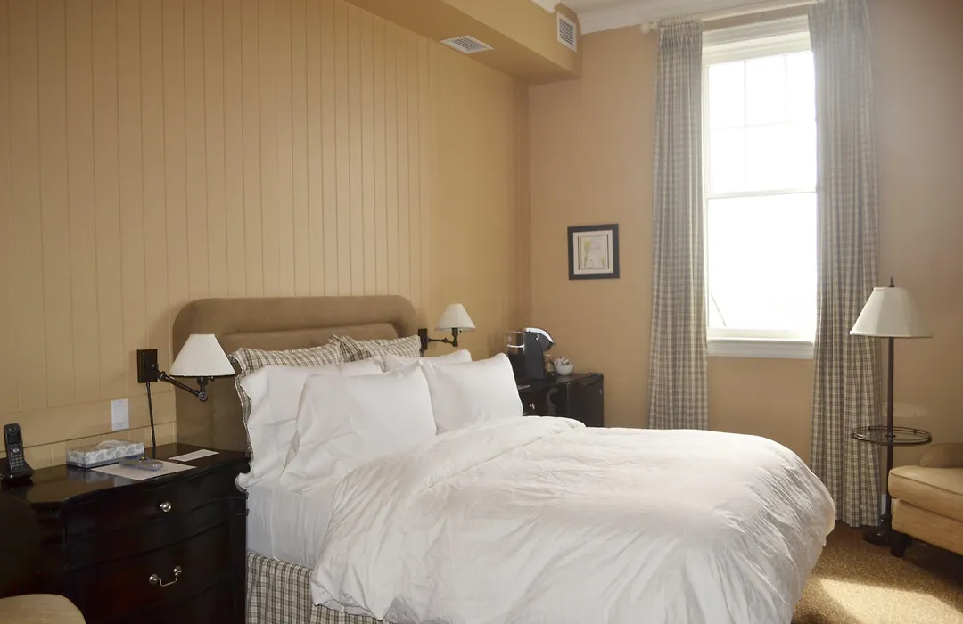 The Inn At Cobble Beach-1