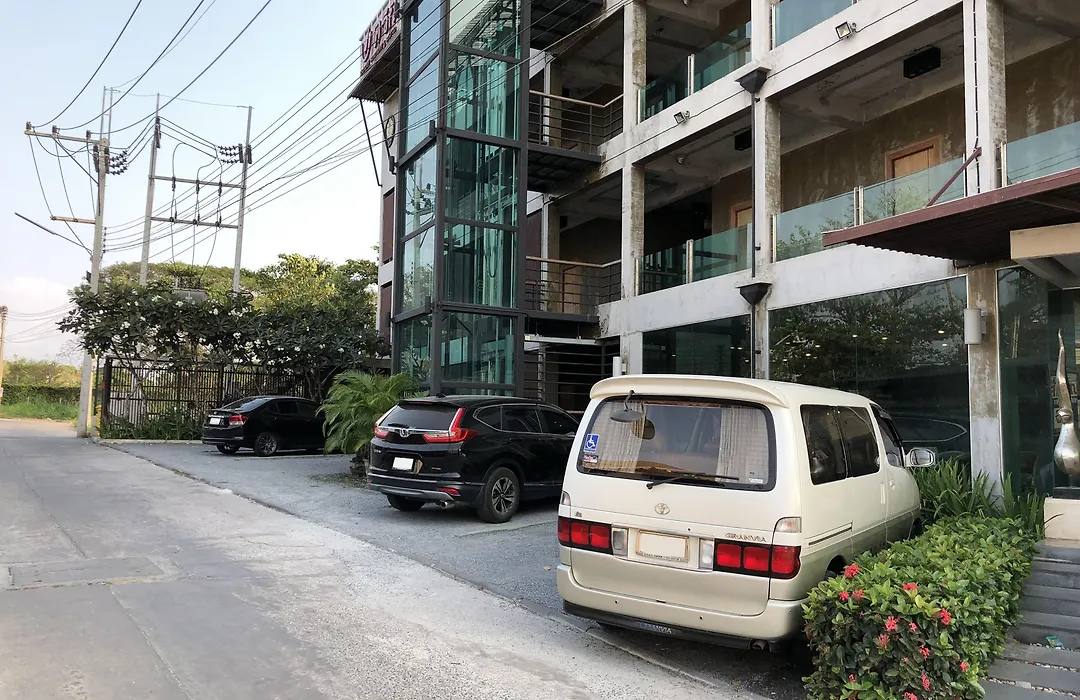 Kroque Boutique & Bistro-1