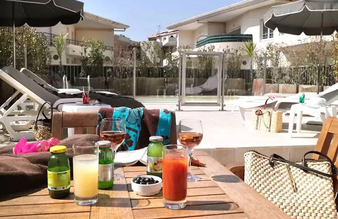 Brit Hotel Confort Le Revest Sainte-Maxime-1