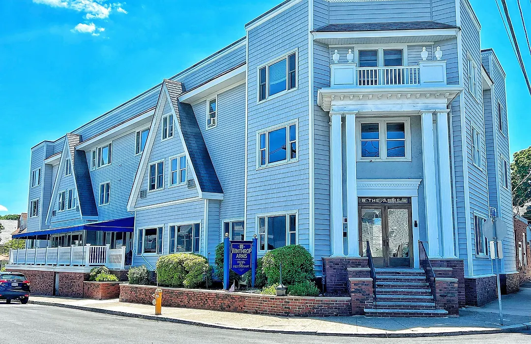 Winthrop Arms Hotel Restaurant Logan Airport-1