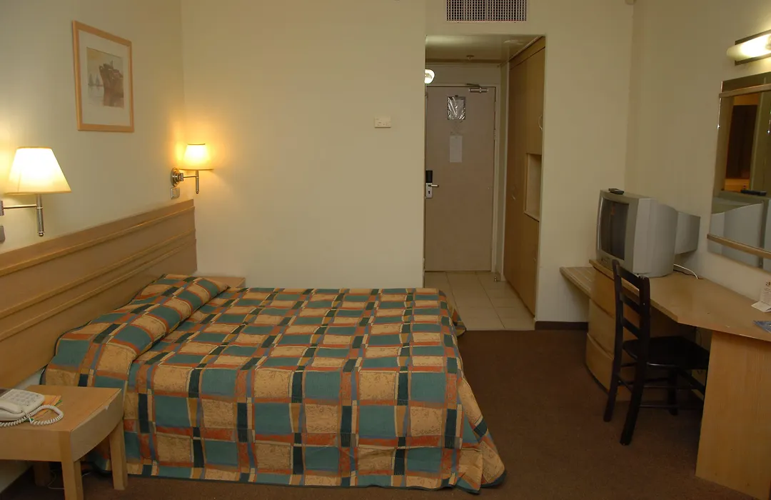 Adi Hotel-1
