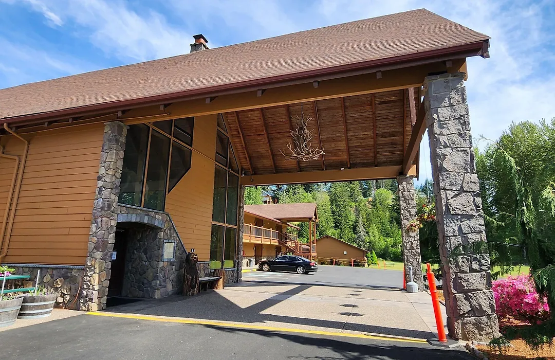 Cowlitz River Lodge-1