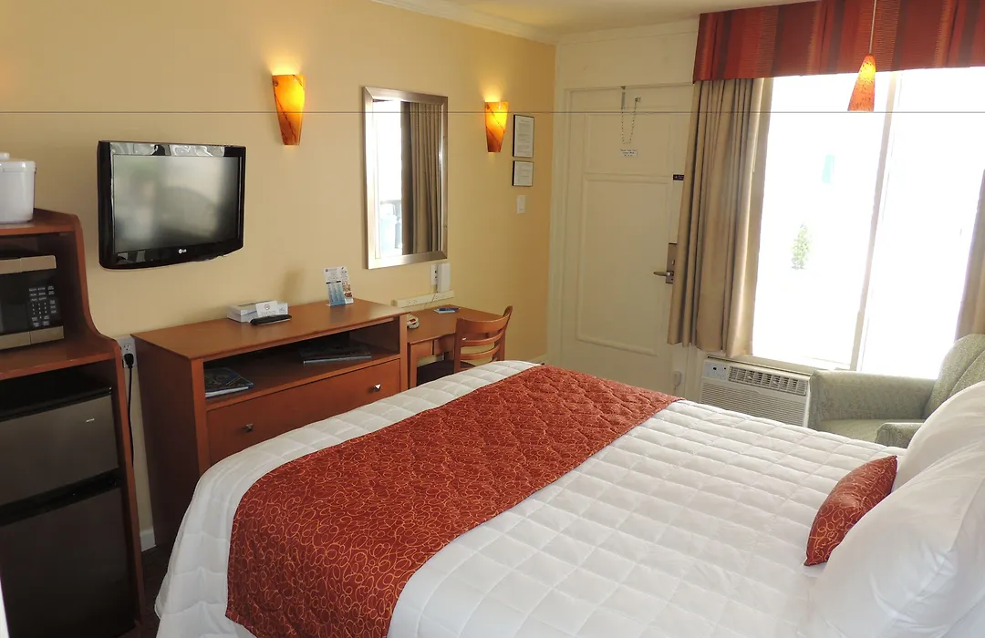 Fleur De Lis Beach Motel-1
