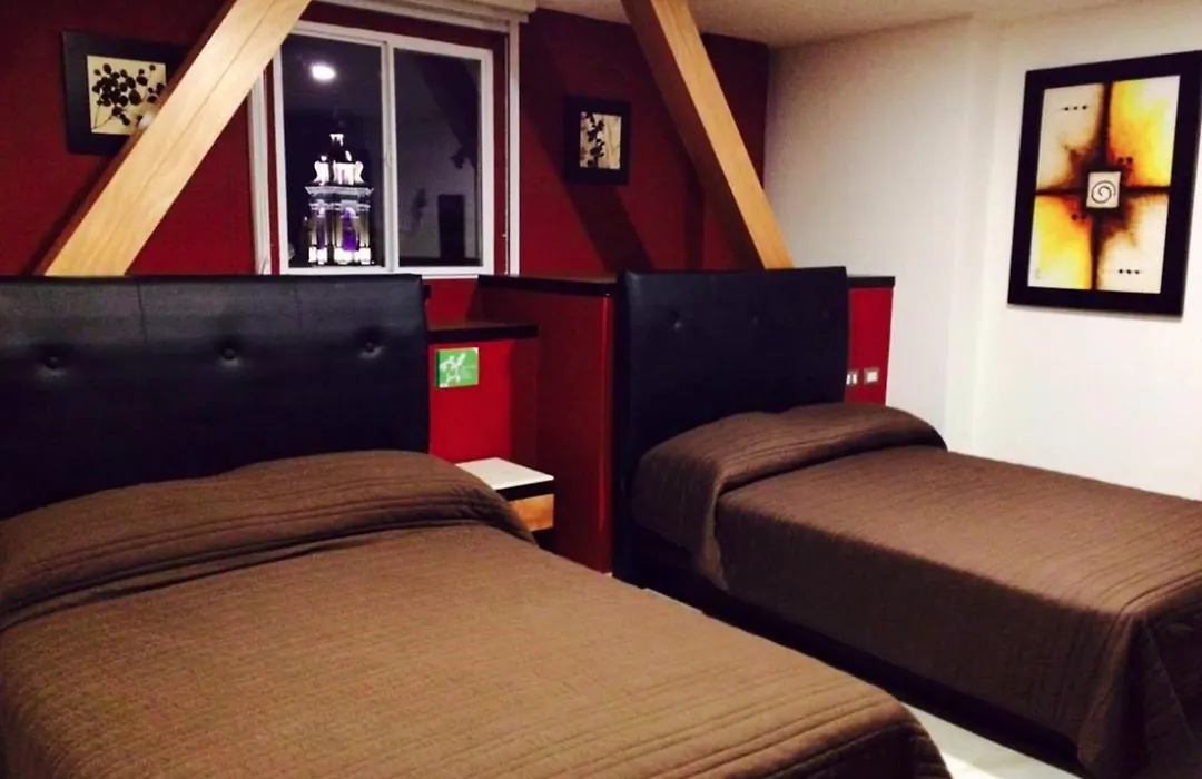 Hotel Leones-1