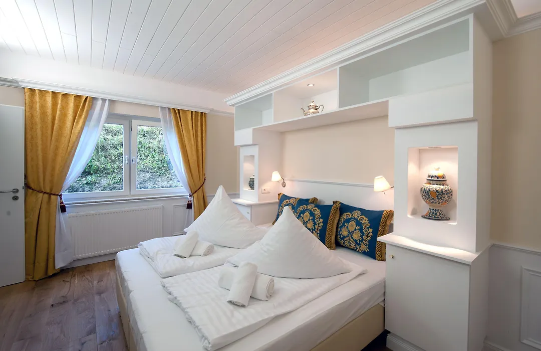 Hotel Weinberg-Schloesschen-1