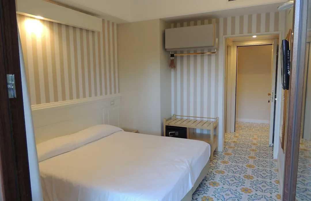 Hotel Zeus-1