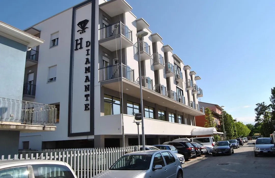 Hotel Diamante 5 minuti dalla fiera di rimini CON PARCHEGGIO INCLUSO-1