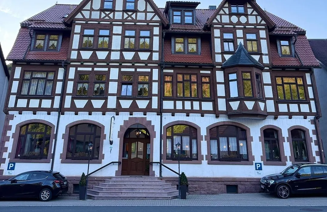 Hotel Zur Hallenburg-1