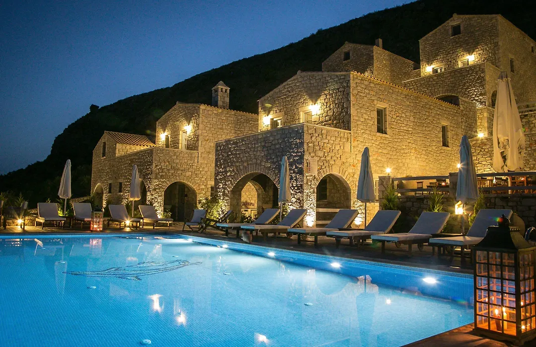 Εn Plo Luxury Suites-1