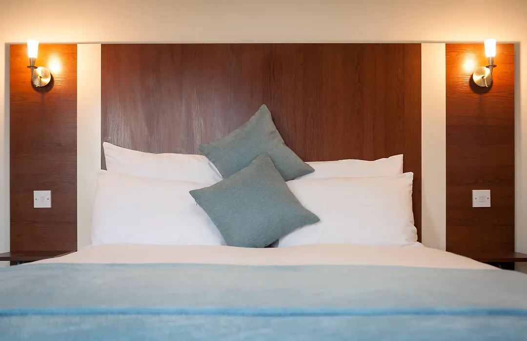 Celtic International Hotel Cardiff Airport-1