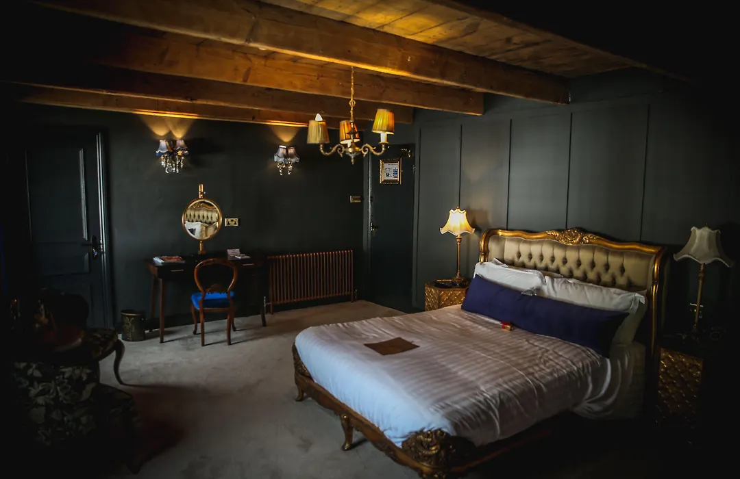 Le Petit Chateau&William de Percy-1