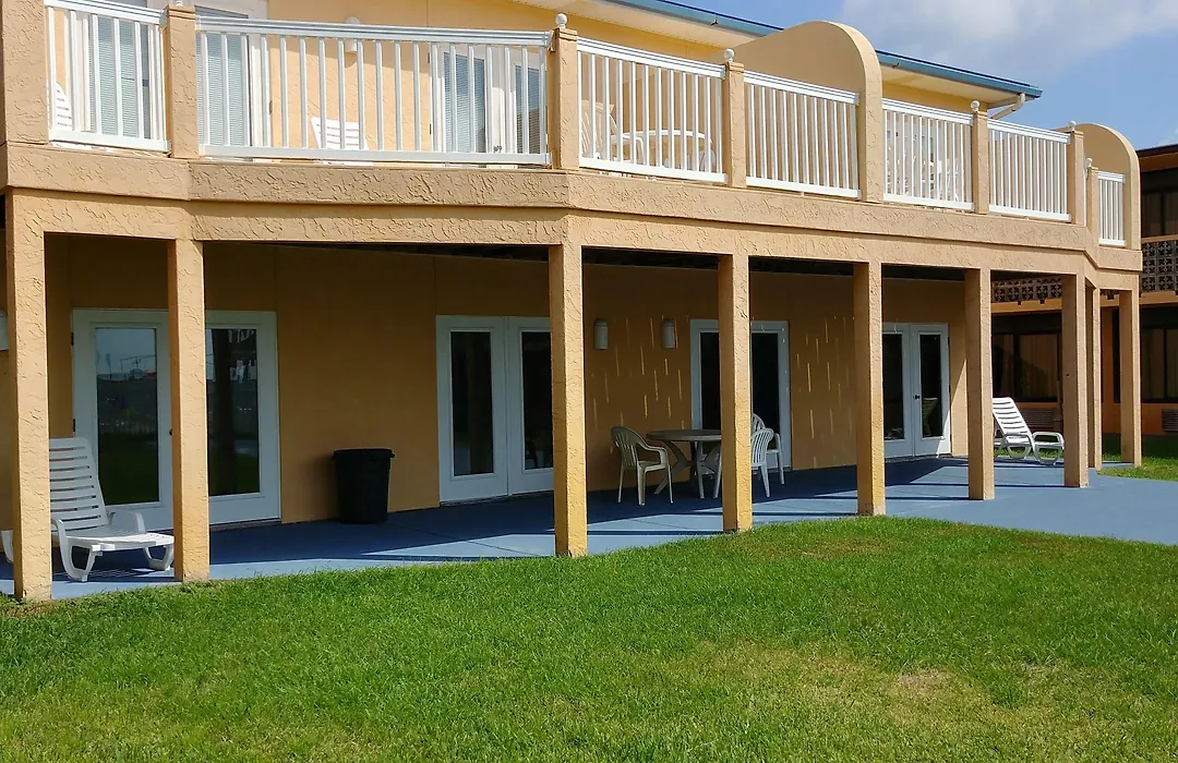Buccaneer Inn-1
