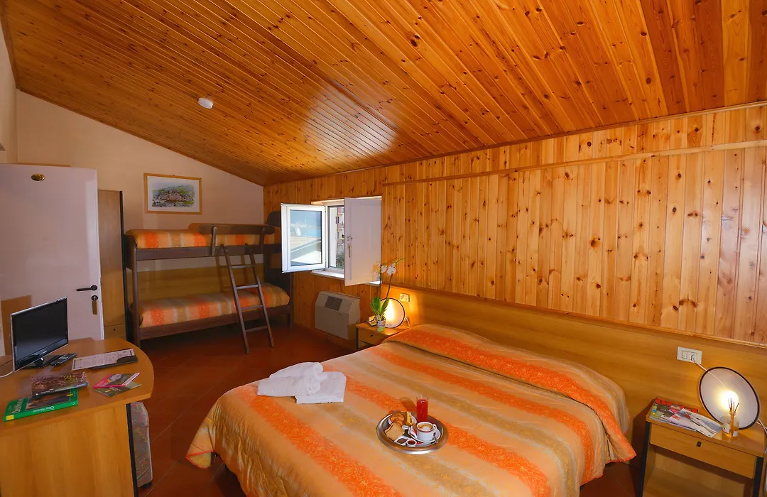 HOTEL HOLIDAYS a Barrea - Natura, Relax e Benessere nel Parco d'Abruzzo-1