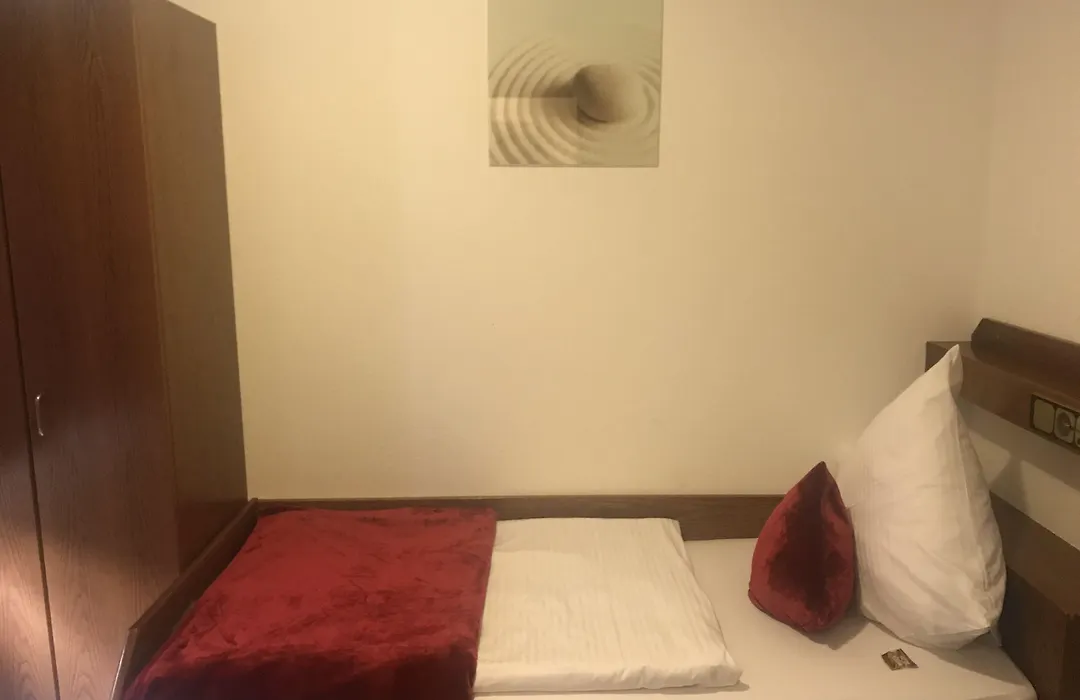 Adler Hotel Garni-1