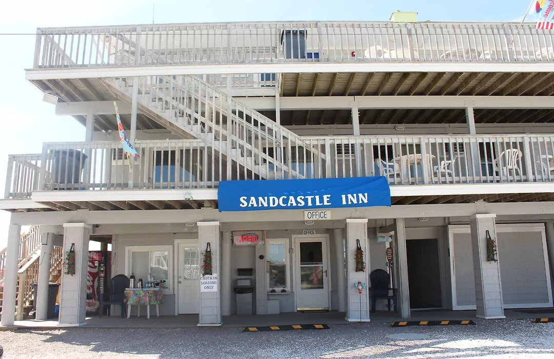 Sandcastle Beachfront Inn-1