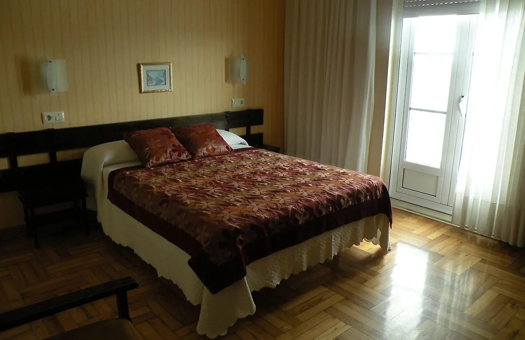 Hotel Rompeolas-1