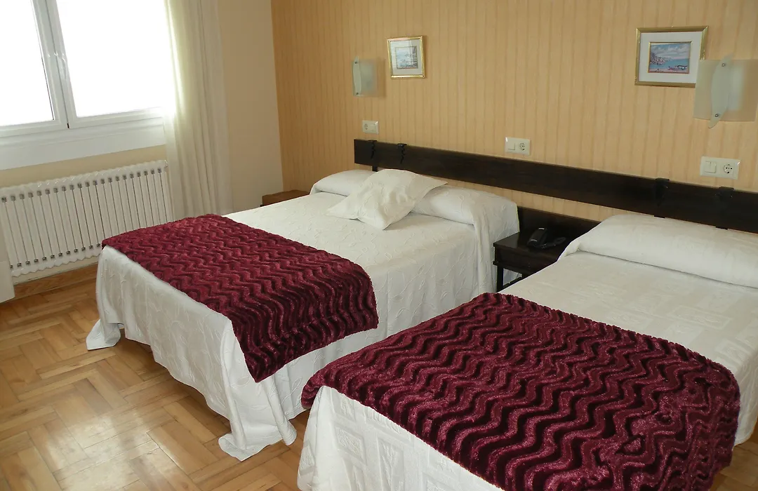 Hotel Rompeolas-1
