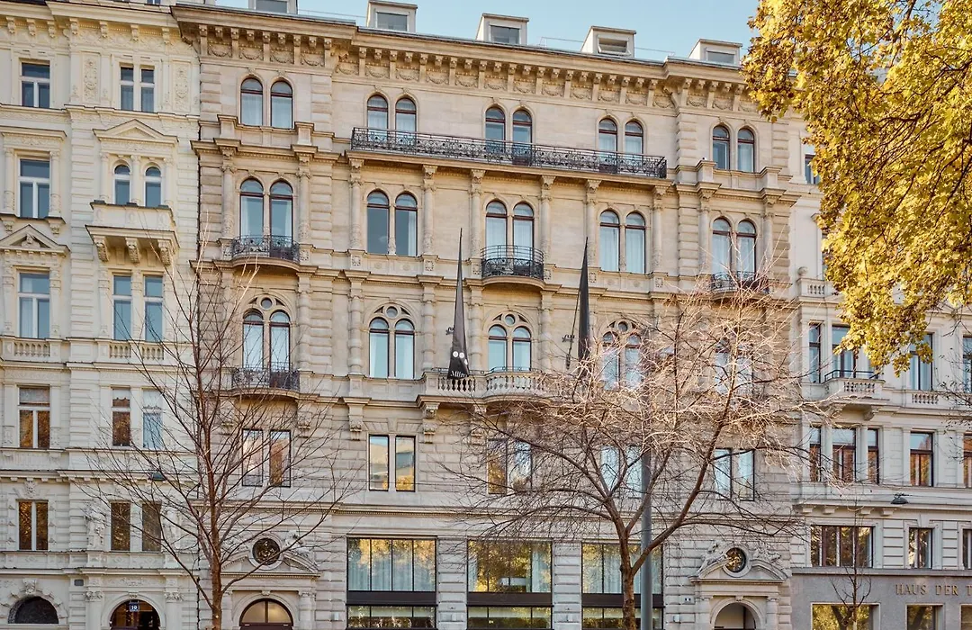 Miiro Palais Rudolf-1