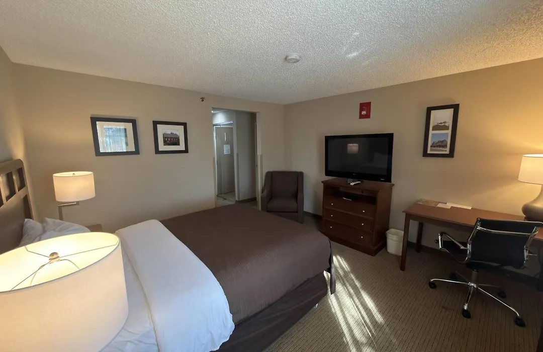 Wingate By Wyndham Utica-1