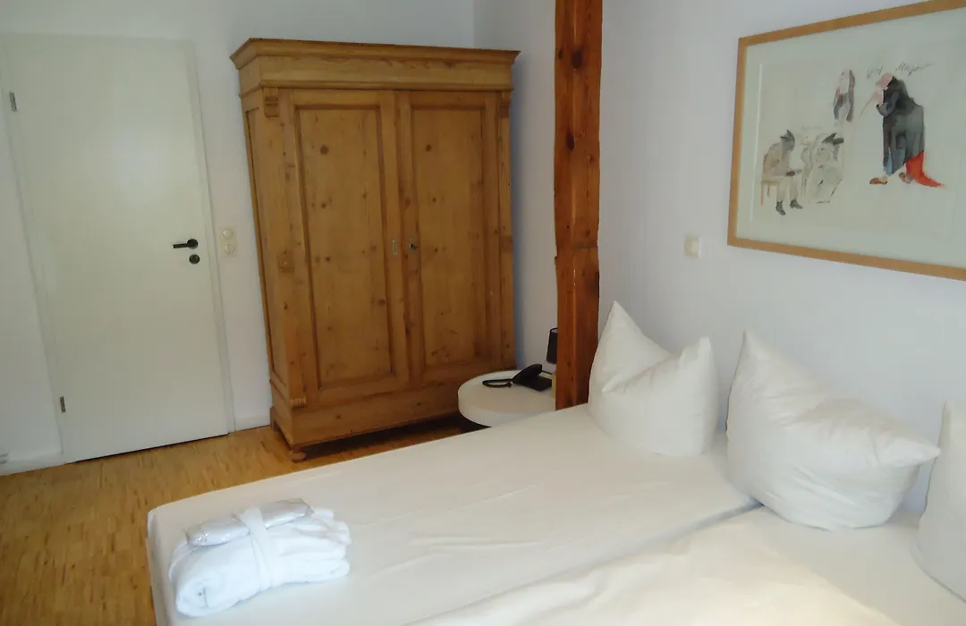 Seehotel Am Neuklostersee-1