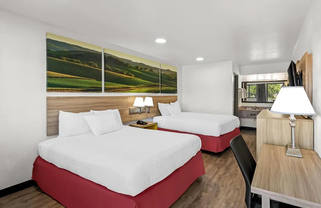 Days Inn By Wyndham Independence-1