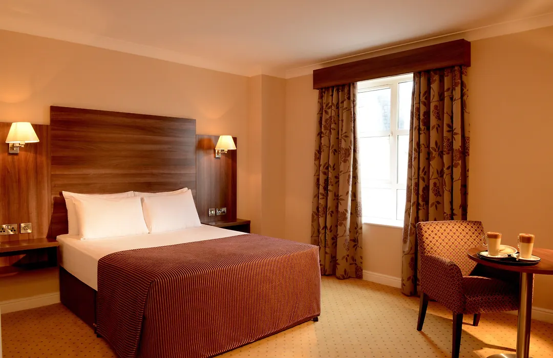 Dillon'S Hotel-1