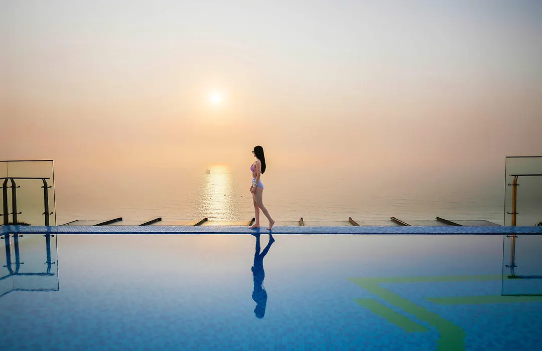 Maximilan Danang Beach Hotel-1