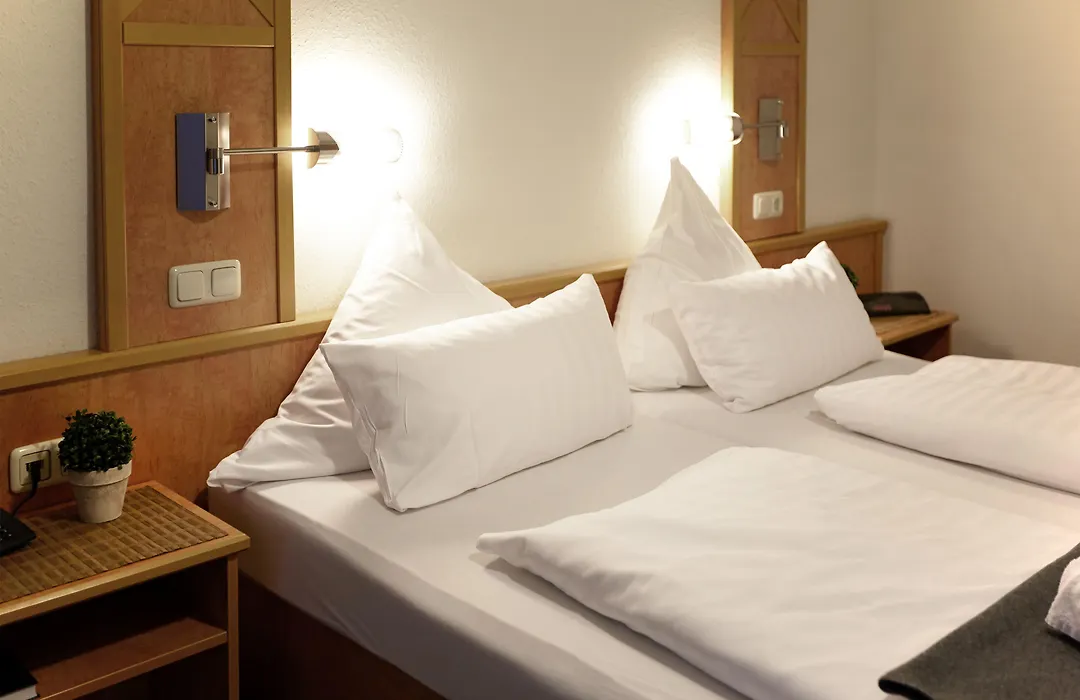Hotel Zur Burg Sternberg-1