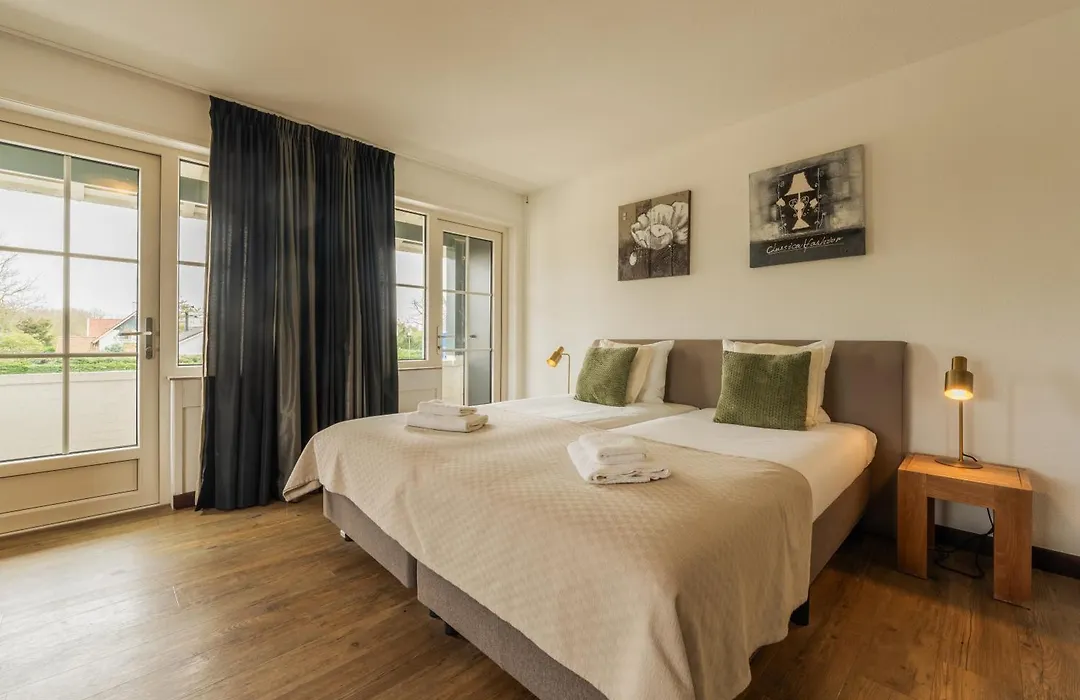 Strandhotel Dennenbos-1