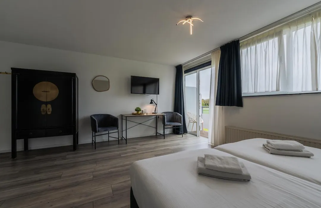 Seehotel Oostkapelle-1
